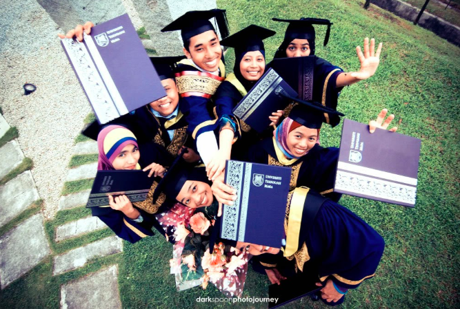 wajah para lulusan universiti teknologi mara malaysia di wisuda