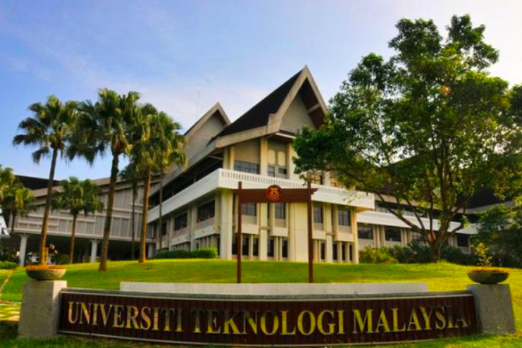 universiti teknologi malaysia yang top di negaranya